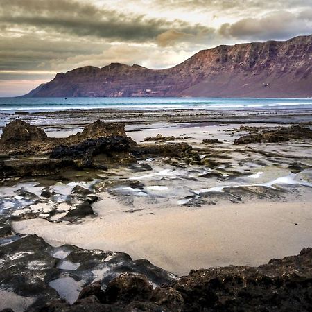 Апартаменти Famara Surf Екстер'єр фото